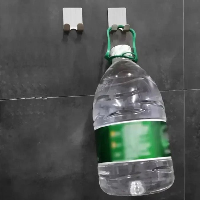 Suporte de aço inox para aparelho de barbear fixado na parede. 